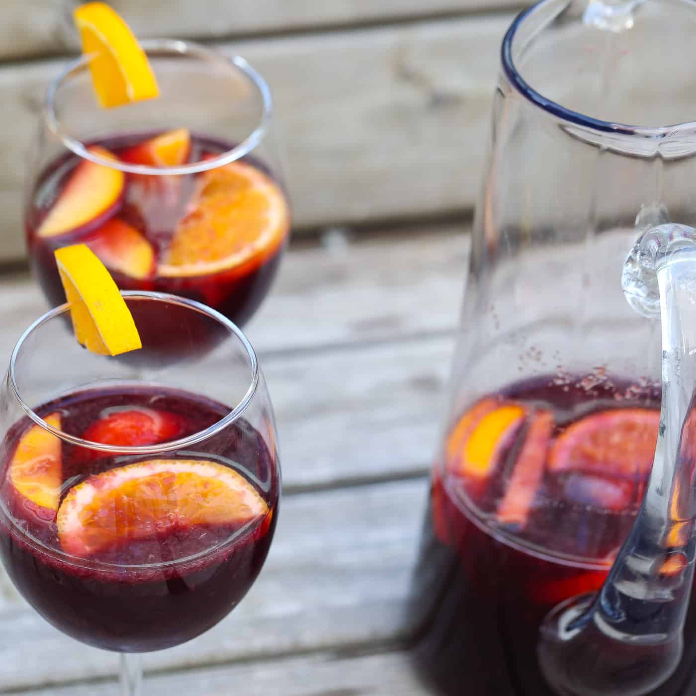 https://www.foodfidelity.com/wp-content/uploads/2022/07/sangria-feat-1.jpg