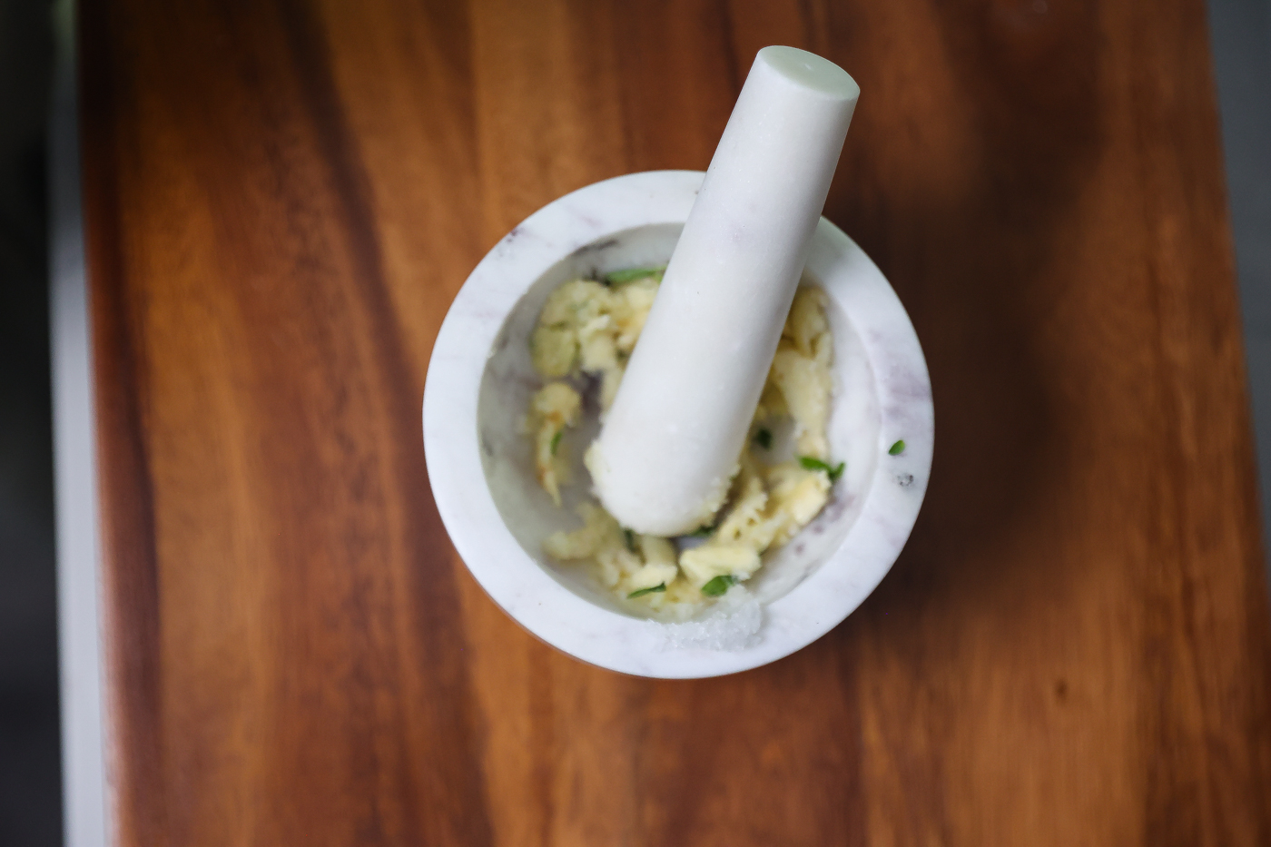 garlic in mortar and pestle